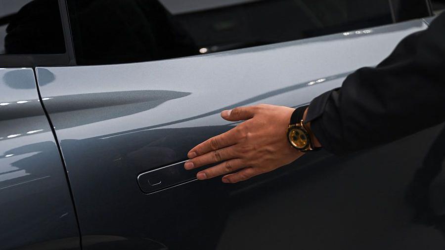 Image caption,China will ban hidden door handles on cars sold in the country from next year