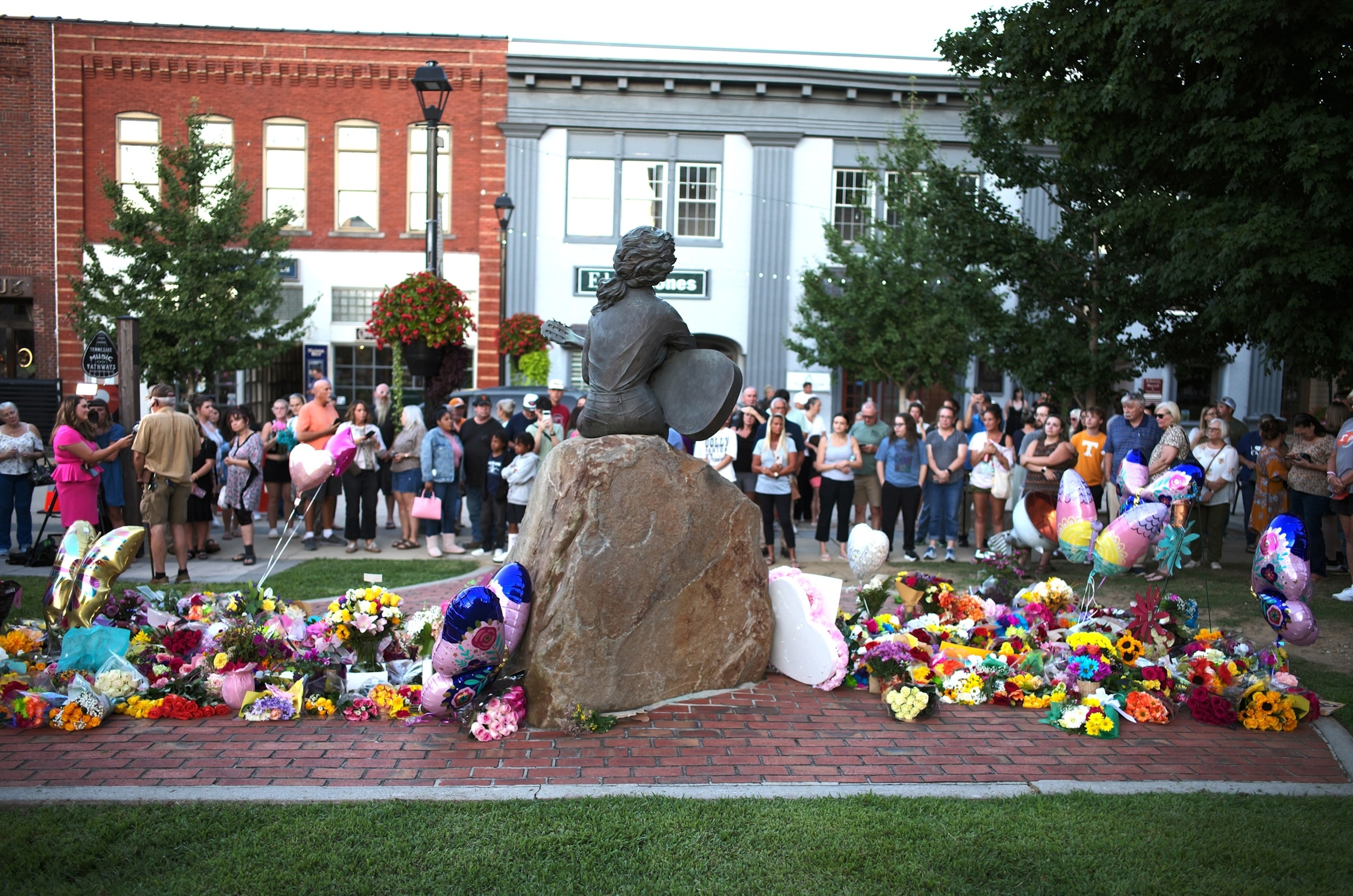 Fans pay tribute beside the Dolly Parton statue on the front lawn of the Sevier County Courthouse at 125 Court Avenue, August 25, 2026 in Sevierville, Tennessee.Jason Kempin/Getty Images