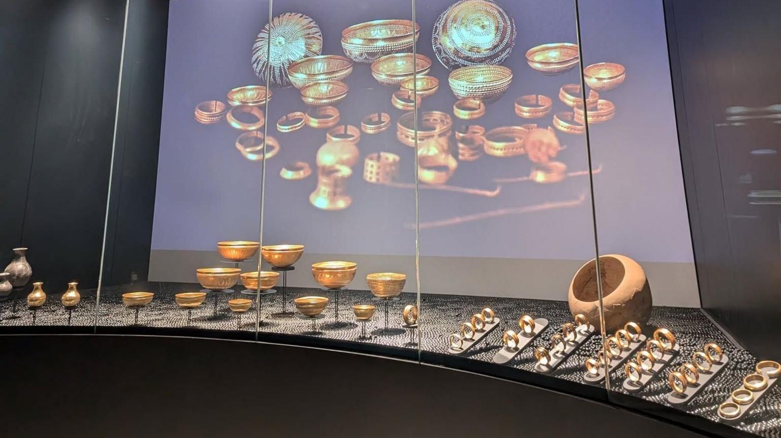 Image caption,Bowls and jewels taken from the Villena museum on Thursday