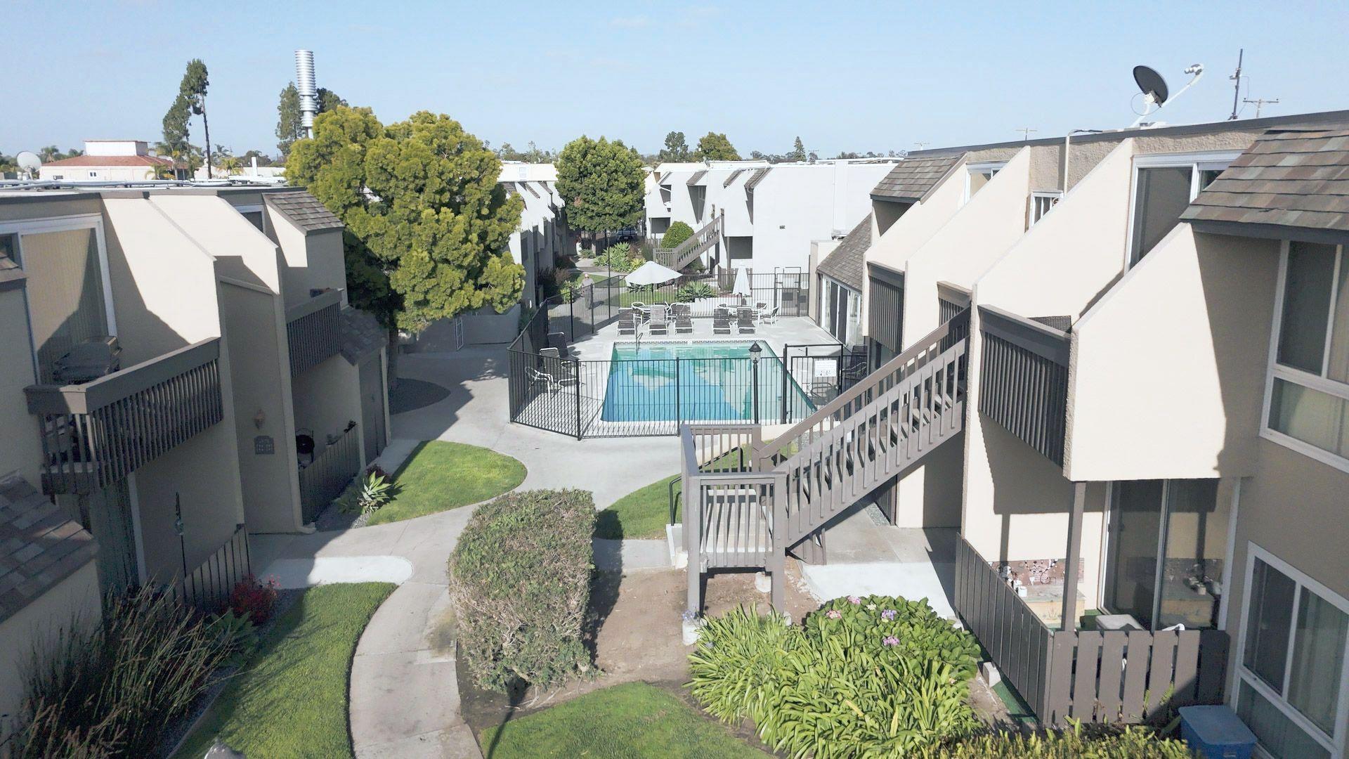 Image caption,The Parkview Apartments complex, seen here today, in the San Diego suburbs