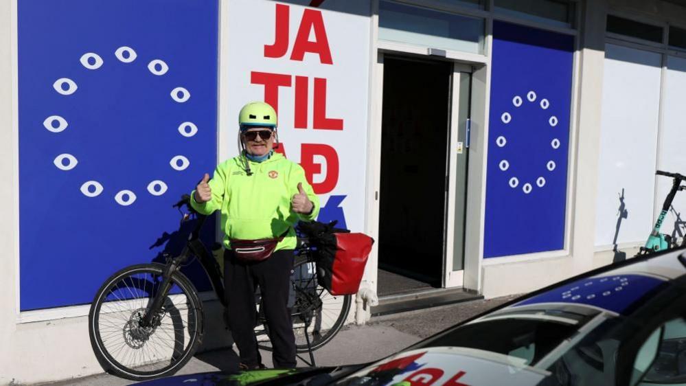 Image caption,The "Yes to See" campaign believes Icelanders should see what EU deal they can get