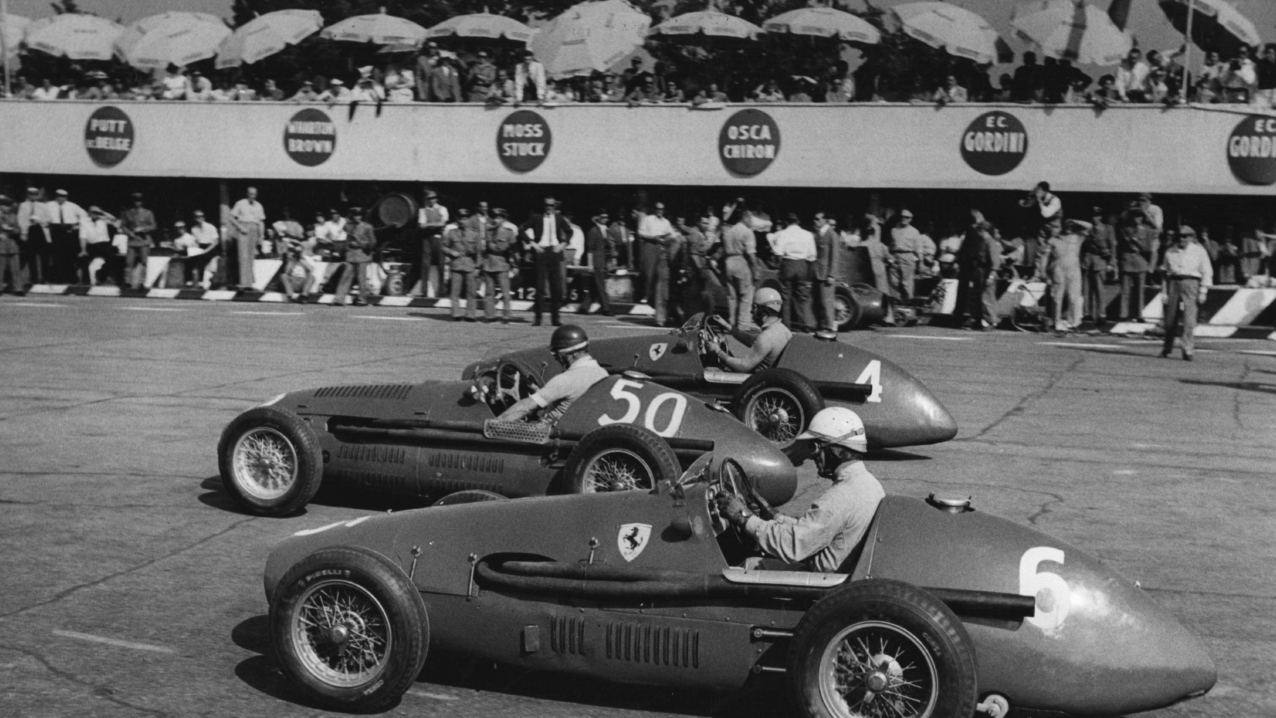 Image caption,Ferrari's Giuseppe Farina (nearest the camera), Maserati's Juan Manuel Fangio and Ferrari's Alberto Ascari, on the far side, line up before the start of the 1953 race. These three men shared the first eight Formula 1 world championships. Fangio won this race but Ascari took the title that year.