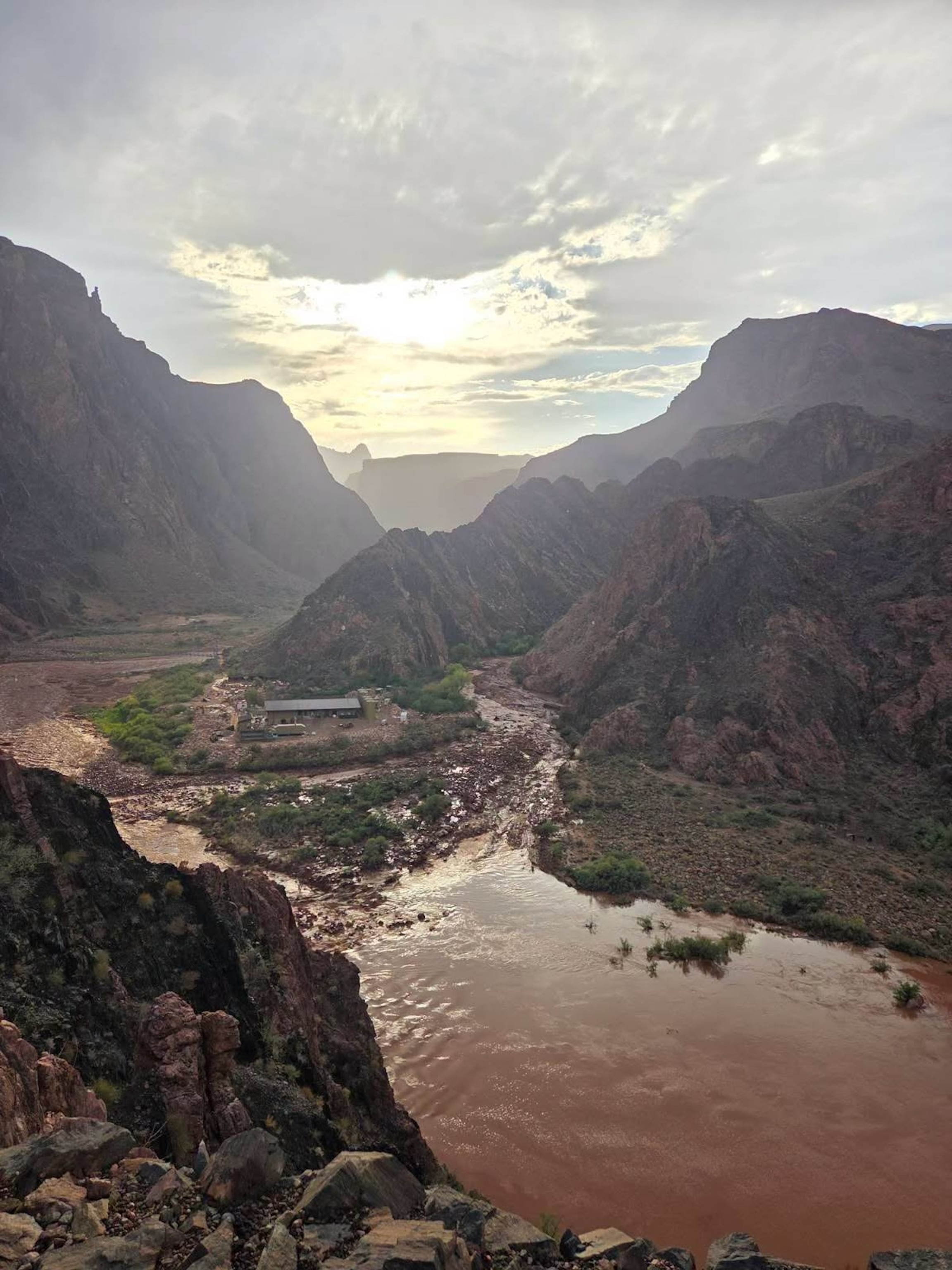 An air evacuation of people stranded by a flash flood in the Grand Canyon was continuing on Sunday, August 30, 2026, according to the Grand Canyon National Park Service.Grand Canyon National Park Service