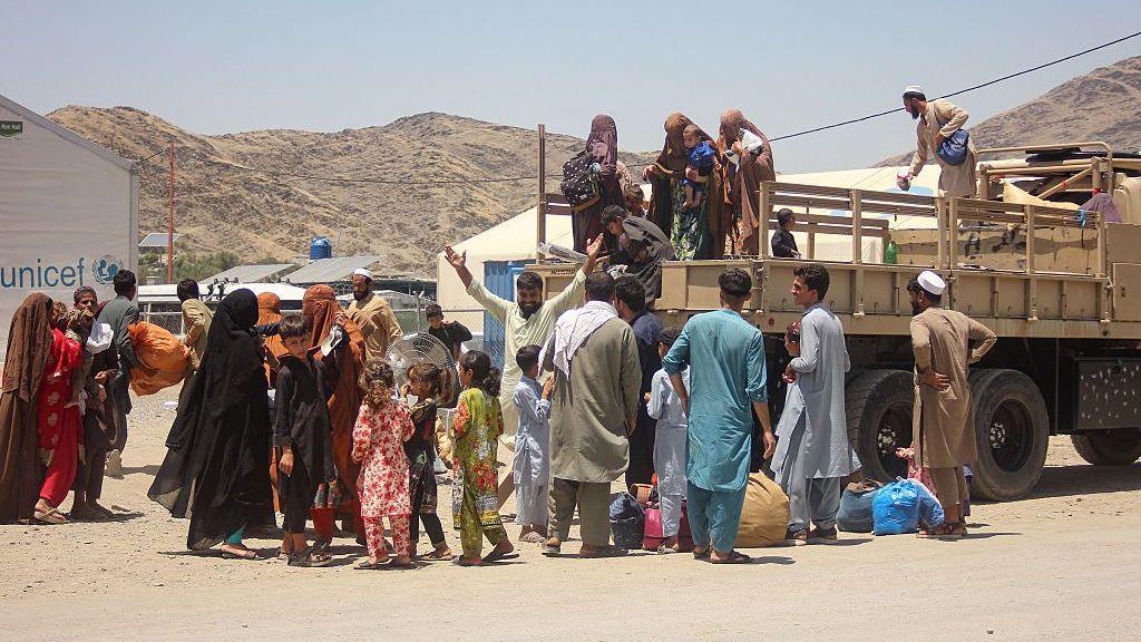 Image caption,Afghan returnees deported from Pakistan arriving at the Torkham crossing