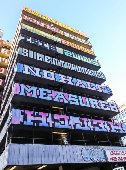 American Carwash covered in street art, Shoreditch, London, 2022.Photograph: Photozaic/Alamy