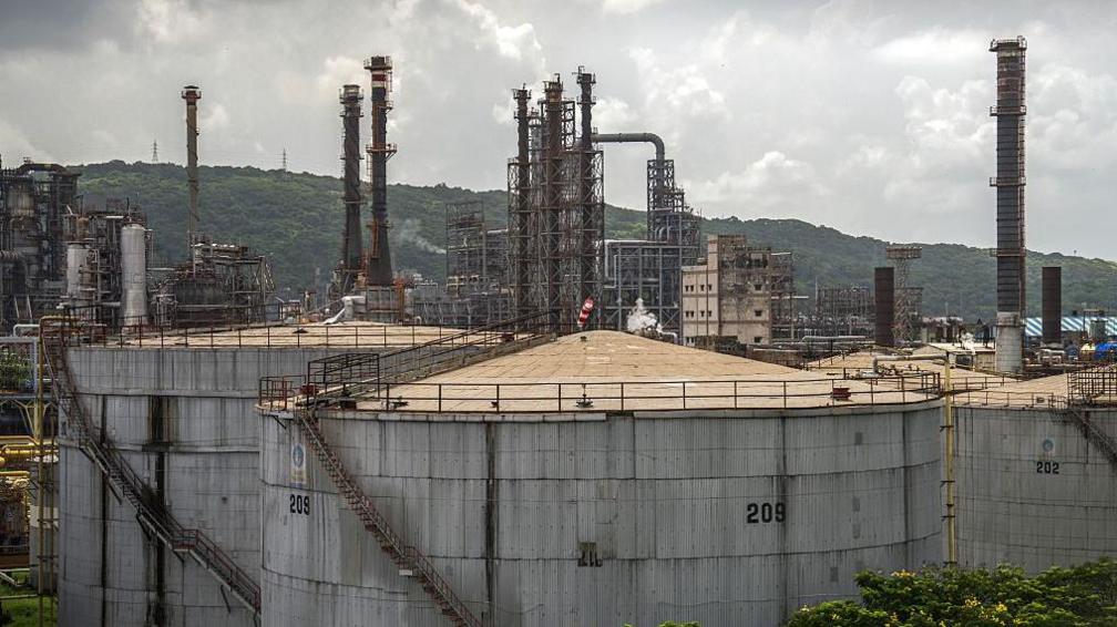 Image caption,India's economy relies heavily on imported Russian oil