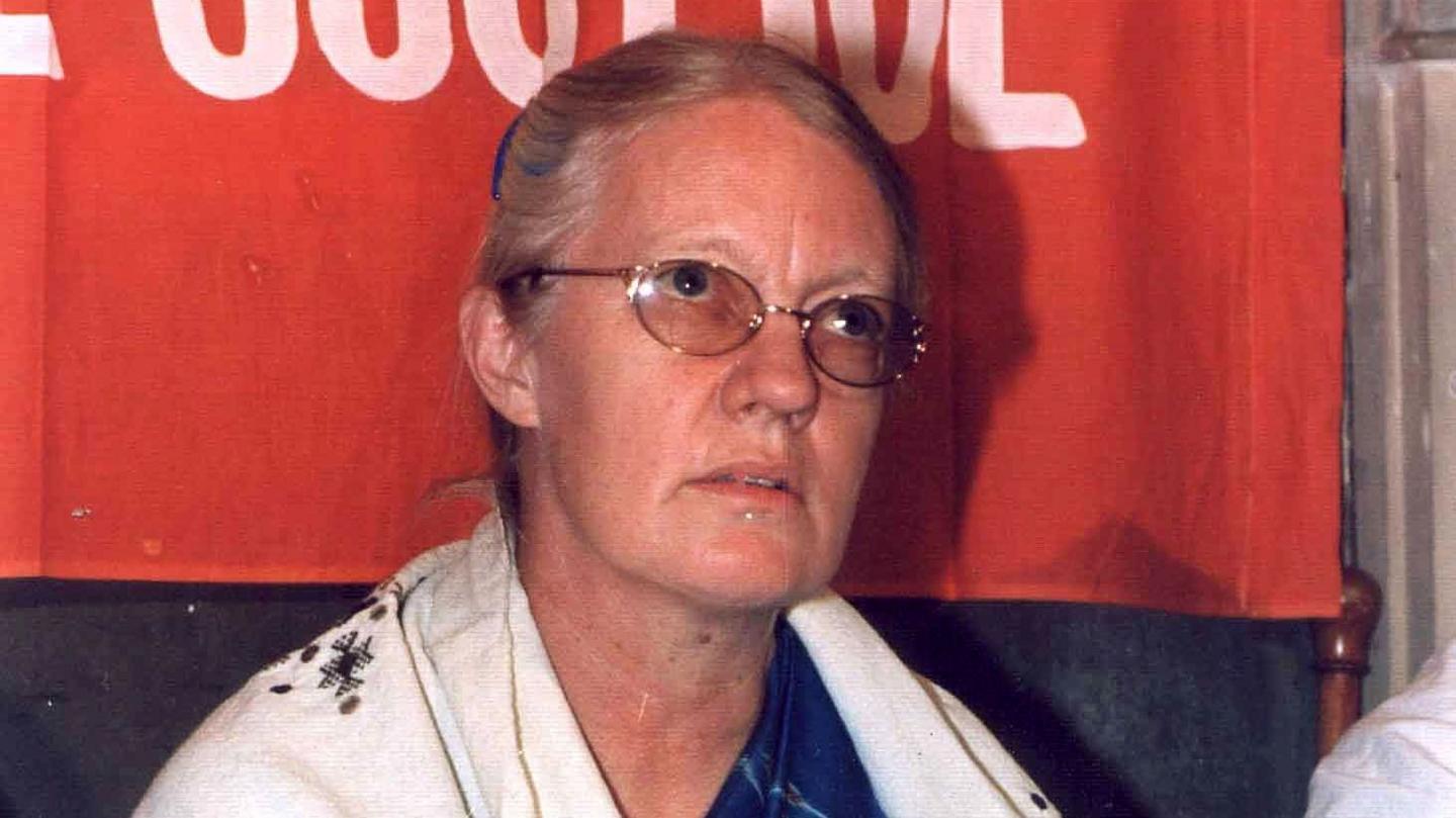 Image caption,Graham Staines' widow, Gladys, said she had "forgiven" Dara Singh in the Christian spirit