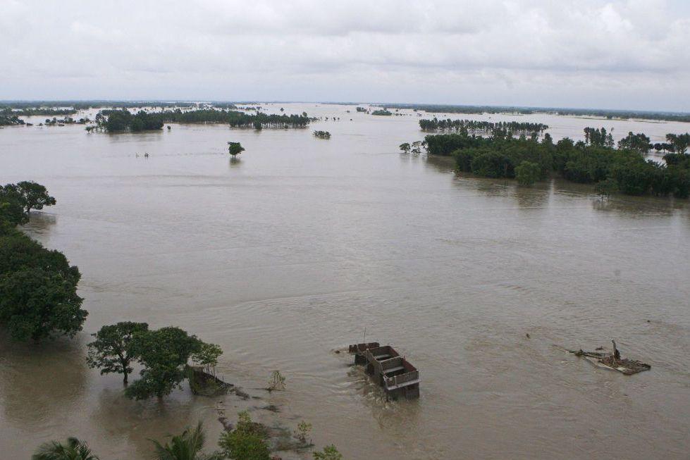 Image caption,A view of a flood-affected district in India's Bihar in 2008