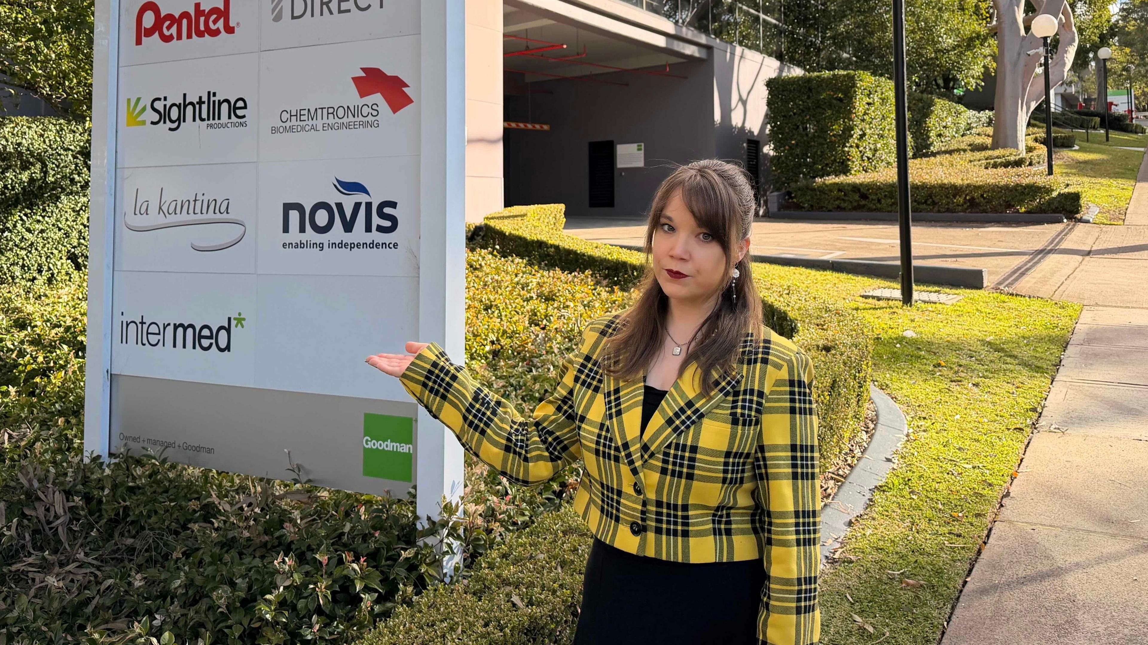 Image caption,Lane Cove Deputy mayor Rochelle Flood outside the proposed data centre space at 12 Mars Road