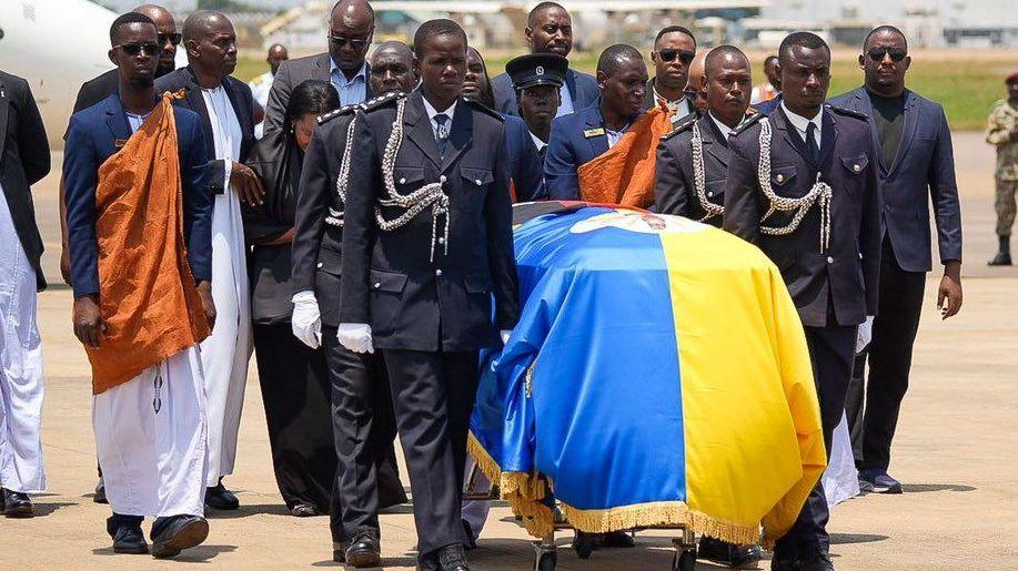 Image caption,There was a sombre mood as the police escorted the coffin from the plane