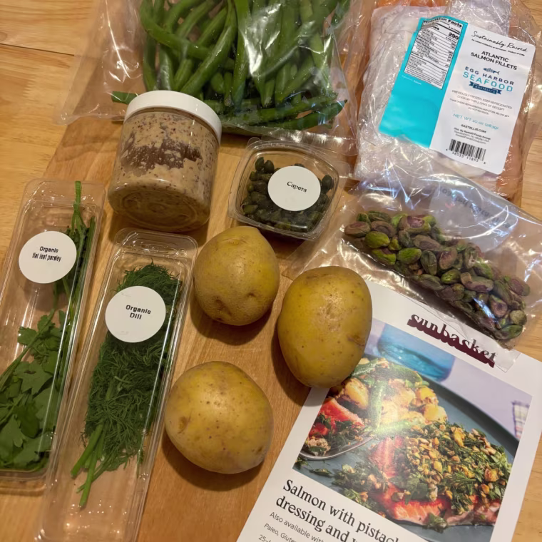 Sunbasket’s meal kits come with a recipe card with step-by-step instructions and all the ingredients I need to cook a dish.Courtesy Zoe Malin