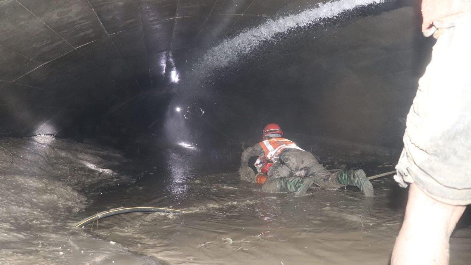 Image caption,Rescuers found a substantial amount of water in the tunnel as they dug through it