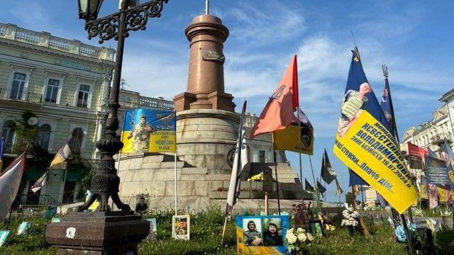 Image caption,Little remains of the old monument to Catherine the Great in central Odesa