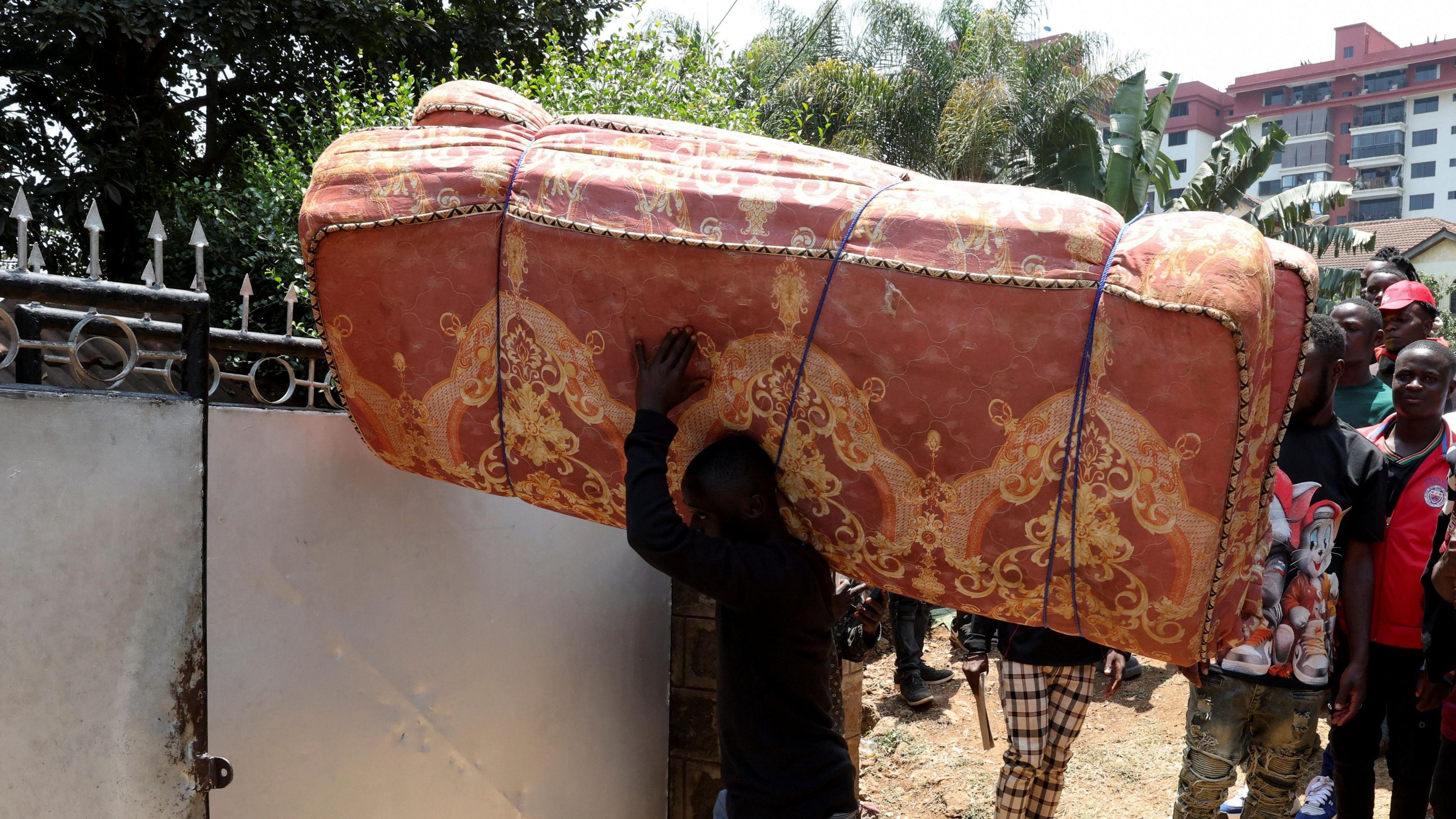 Image caption,Burundians have grabbed all their possessions - including mattresses - to take with them