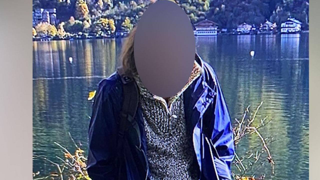 Image caption,Pictures of the suspect were released by police to German media outlets while he was on the run
